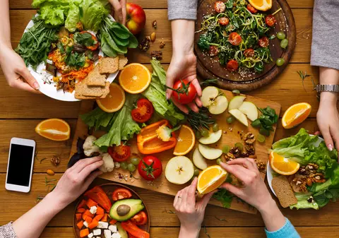 Studiu: Consumul de legume gătite nu protejează împotriva bolilor cardiovasculare. „Nu vă pripiți”, avertizează criticii