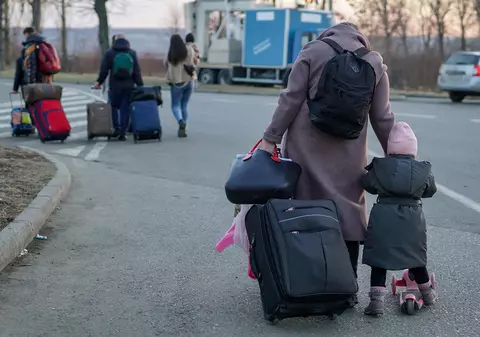 „Scoală-te, a început războiul!” Mărturia unei mame din Ucraina, printre primele care au fugit de bombe prin România