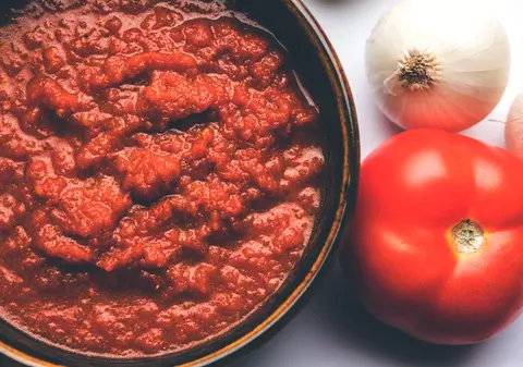 Sos de roșii. Cum să faci o bază de mâncare delicioasă