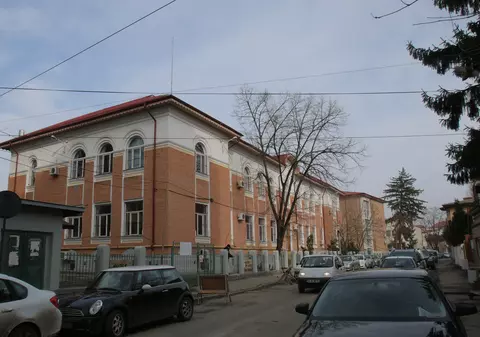 Eleve de liceu, terorizate de un coleg: „Eram în baia școlii!” Consiliul Municipal al Elevilor acuză autoritățile de indiferență