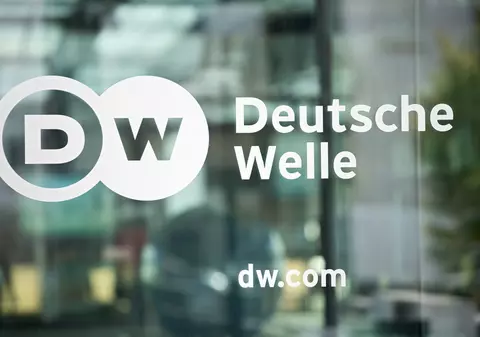 Rusia închide redacția Deutsche Welle din Moscova, la o zi după ce Germania a interzis Russia Today