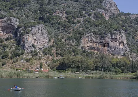 Bărbatul acuzat că și-a ucis soția gravidă împingând-o într-o prăpastie, în Turcia, condamnat la 30 de ani de pușcărie