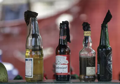 O televiziune ucraineană difuzează instrucțiuni despre cum se prepară cocktailuri Molotov