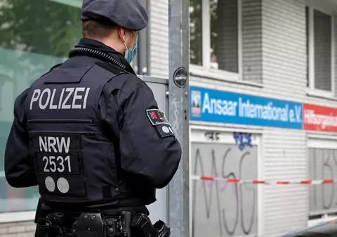 Bărbat aruncat pe geam, de la etajul al treilea, de părinții care l-au prins în dormitor cu fiica lor, în Germania