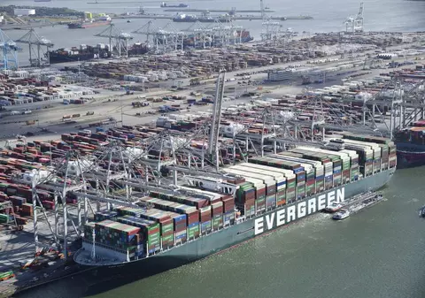 Un amplu atac cibernetic a țintit porturi din trei state europene. Au fost perturbate livrări energetice