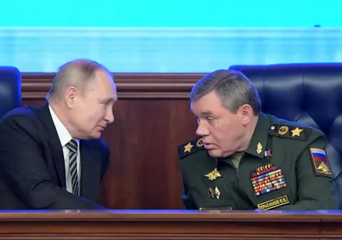 Rusia desfășoară exerciții militare tactice pe timp pe noapte, în ciuda promisiunii lui Putin de a nu organiza noi manevre