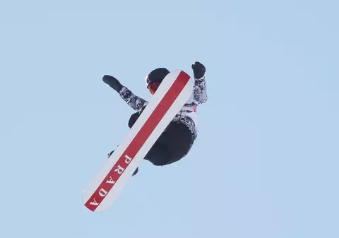 O americană a cucerit argintul olimpic, după ce a concurat pe un snowboard creat de un brand de lux. Cât costă placa