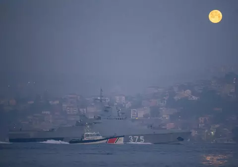 Ucraina cere Turciei să închidă strâmtorile Bosfor și Dardanele, pentru a împiedica trecerea navelor de război rusești