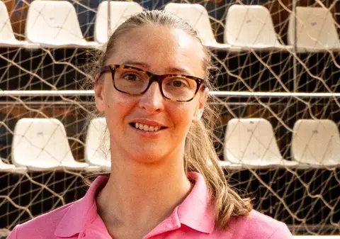 Alla Șeiko, handbalistă la mai multe cluburi din România, mesaj în lacrimi de la Herson: „Brigada de apărare a cartierului, în care aveam mulți prieteni, a fost distrusă”