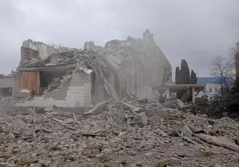 VIDEO | Atac aerian la Jîtomîr. Din clădirea unui liceu a mai rămas doar jumătate