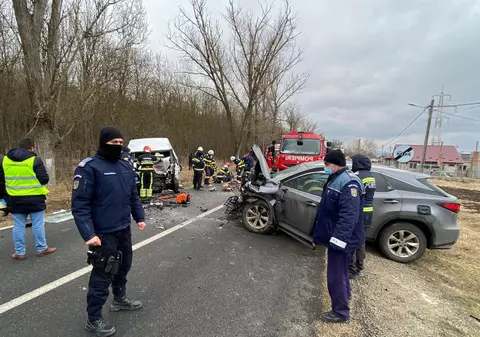 O mașină cu refugiați ucrainieni, implicată într-un accident rutier în Vaslui. Zece persoane au fost rănite