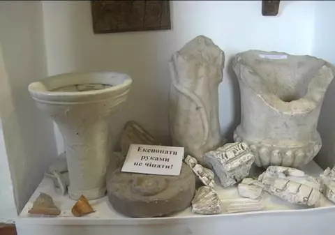 Soldații ruși, acuzați că au furat un WC de epocă de la muzeul de istorie din Zaporojie. „O hoardă de sălbatici”