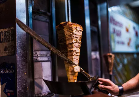 Doner kebab în loc de Big Mac. Cum vor să se reorienteze rușii după plecarea companiilor occidentale