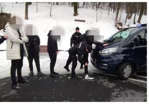 Bătaie în care au fost implicați 30 de tineri, dintre care 10 sunt minori, în Brașov. Poliția a dat amenzi de 2.200 de lei