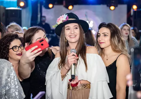 Cine este Carmen Chindriș de la „Te cunosc de undeva!”, sezon 17. A cucerit România cu piesele ei