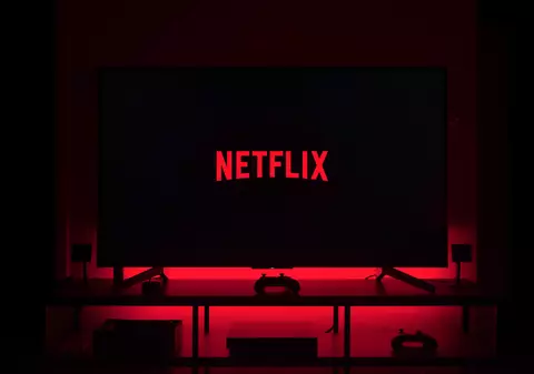 Netflix dă în judecată creatoarele unui musical neoficial cu tematica serialului „Bridgerton”