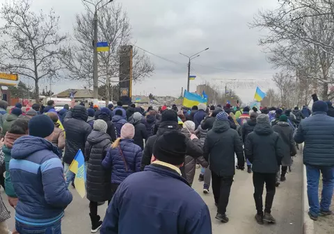 VIDEO | În Melitopol, oraș capturat, mii de ucraineni au ieșit pe străzi împotriva rușilor: „Ocupanților! Ucraina liberă!”