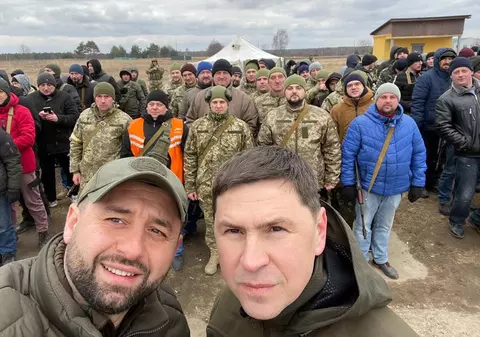 Negociatorii Ucrainei, criticați dur de ucraineni pentru exhibiționism pe front: „Nu au creier! Pe noi nu ne lasă să fotografiem, iar ei…”