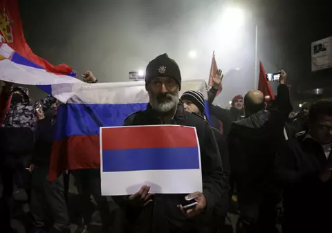 Interviu din Belgrad: „Sârbii ies în stradă nu pentru că au simpatii rusofile profunde, ci pentru că văd în Rusia un oponent al puterii imense a SUA”