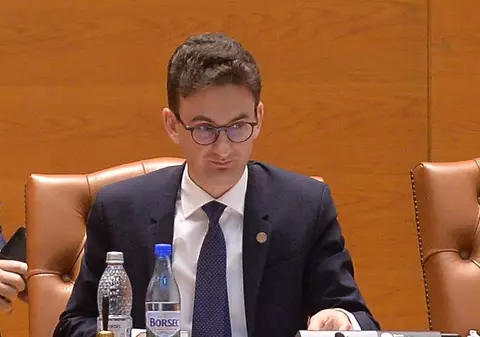 Iulian Bulai, sesizare împotriva lui George Simion pentru că l-a tras de ureche în Parlament. I-a cerut lui Ciolacu să ia măsuri