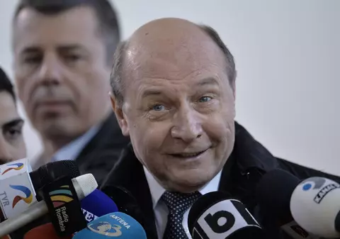 Traian Băsescu, primele declarații după externare: „Reușesc să fiu zglobiu”. Ce afecțiune l-a dus pe patul de spital