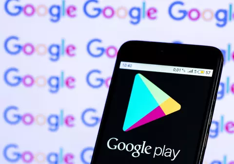 O aplicație din Google Play Store a furat datele de logare a peste 100.000 de utilizatori de Facebook