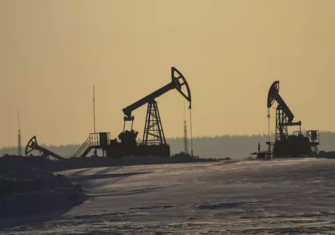 Prețul petrolului american a scăzut sub 100 de dolari după ce Rusia a anunțat că „reduce drastic” ofensiva în Kiev și Cernihiv