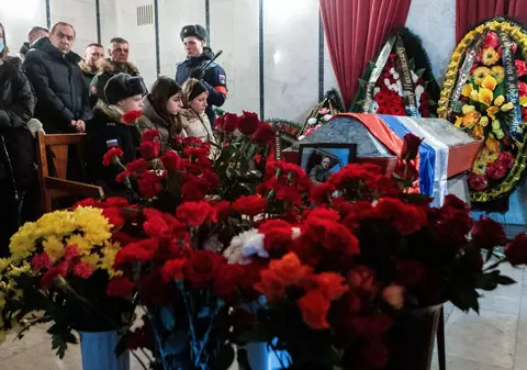 Părinții care nu au fost lăsați să-și vadă fiul de 21 de ani trimis de Putin la război și întors în sicriu. „Ni s-a spus să acceptăm pur și simplu”