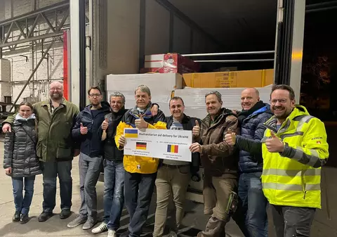 Un muncitor român în Germania a ajuns erou în presa nemțească: a organizat un transport umanitar de 40 de tone către Ucraina! Și nu se oprește aici