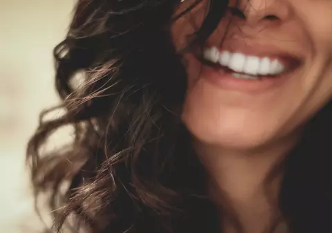 De ce este implantul dentar considerat cea mai avansată formă de reconstrucție a danturii?