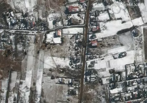 Convoiul militar rusesc care se îndrepta spre Kiev s-a dispersat și repoziționat parțial, arată imaginile din satelit. Cât de aproape e de capitală