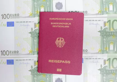 UE încearcă să elimine „pașapoartele de aur" și cere statelor membre să nu mai vândă vize rușilor și belarușilor