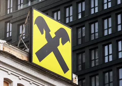 Raiffeisen Bank, prima bancă ce ar putea pleca din Rusia și Ucraina, în urma războiului declanșat de Putin