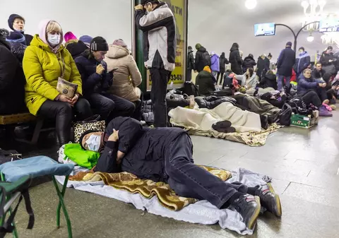 O familie din Kiev și-a găsit apartamentul afectat de gloanțe, după ce s-a întors din adăpost: „Nu există niciun loc în care să mă simt în siguranță acum”