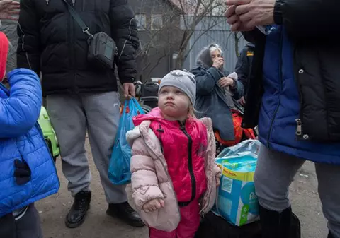 Război în Ucraina, ziua 26 | Convoi cu civili plecat din Mariupol, bombardat în Zaporojie. Sunt copii printre răniți, doi în stare gravă