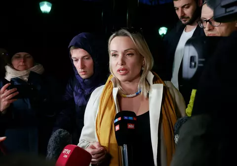 Jurnalista care a protestat antirăzboi în direct la televiziunea rusă, amendată cu 30.000 de ruble. „Am fost interogată 14 ore”