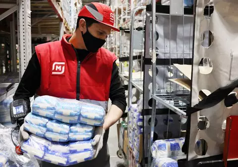 Noi recorduri în Rusia: în trei zile, într-o localitate, oamenii au cumpărat zahărul pentru un an