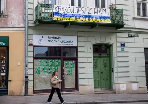 Banca Centrală a Poloniei vine în sprijinul ucrainenilor: refugiații vor putea converti grivna în zloți, la rate rezonabile