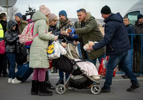 „Siret este un simbol, țara o știe”. Ce i-a impresionat pe jurnaliștii francezi care au transmis de la frontiera cu Ucraina