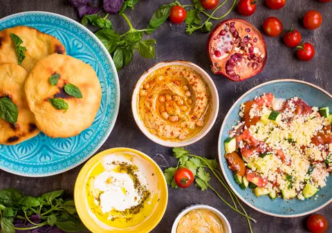 Mănânci cu ochii, cu stomacul sau cu creierul? Un cercetător în neuroștiințe explică cum să-ți „asculți” foamea în timpul sărbătorilor