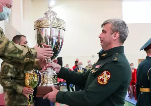 Un general rus, despre care s-a scris că a fost arestat de FSB, a ieșit la pensie la 45 de ani, susține cel mai important ziar de afaceri din Moscova