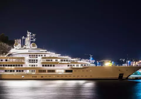 Superiahtul luxos blocat în Italia îi aparține de fapt lui Putin, susține o investigație a echipei lui Navalnîi. Ce dovezi oferă