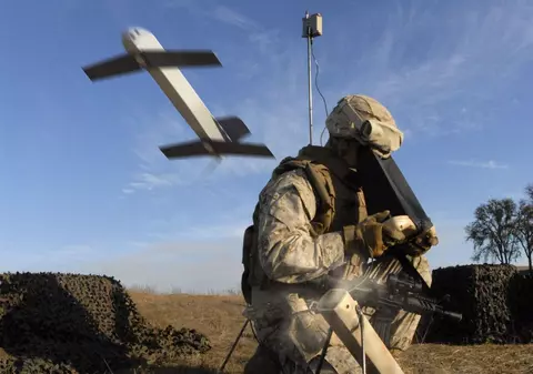 Switchblade: cum acționează misterioasele drone kamikaze pe care SUA vor să le trimită în Ucraina