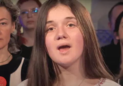 VIDEO. Emoție pură. Corul Madrigal cântă imnul Ucrainei alături de o tânără refugiată de 17 ani. „Poporul nostru va izbândi”