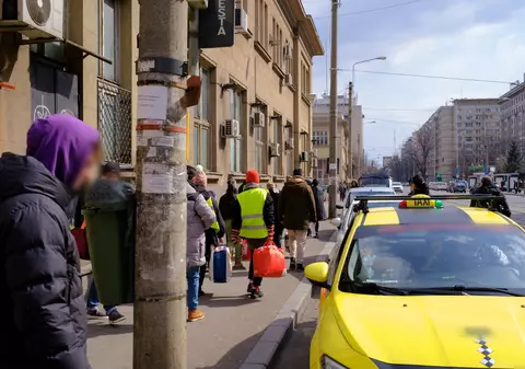 EXPERIMENT LIBERTATEA. Cum profită unii taximetriști bucureșteni de refugiați. „Pentru că eram ucrainean, mi-a luat 50 de lei. Știți cât m-a costat cursa ca român la întoarcere?”