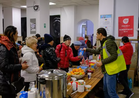 REPORTAJ. „My name is Cola” - cum poți deveni voluntar la Gara de Nord și ce faci