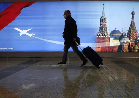 „Am cumpărat doar un bilet dus”. Exodul IT-iștilor din Rusia