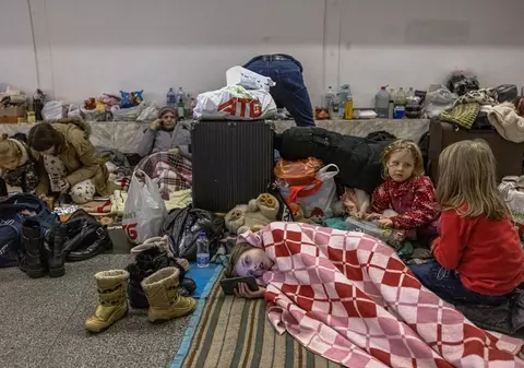 Cum continuă lecțiile online la o școală din Kiev. „Am fost impresionată de încercarea copiilor de a se agăța de orice formă de normalitate”