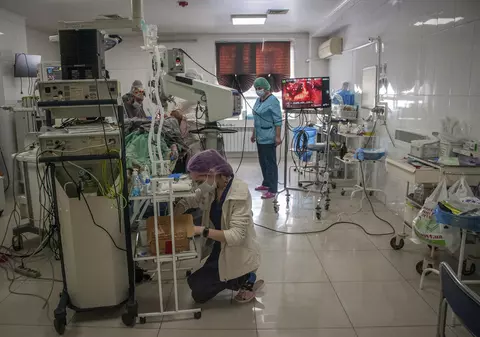 Medicii din Liov i-au îndepărtat o tumoră unui băiețel de 7 ani în timpul unui raid aerian