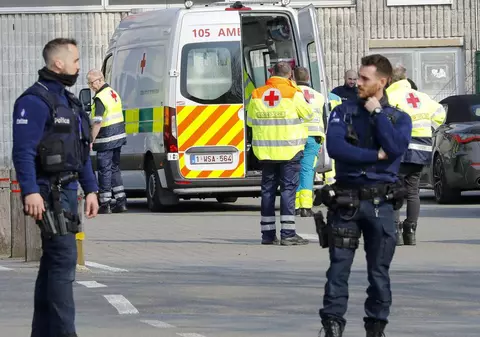 Șase morți și mai mulți răniți, după ce o maşină a intrat în mulţime la un carnaval în Belgia